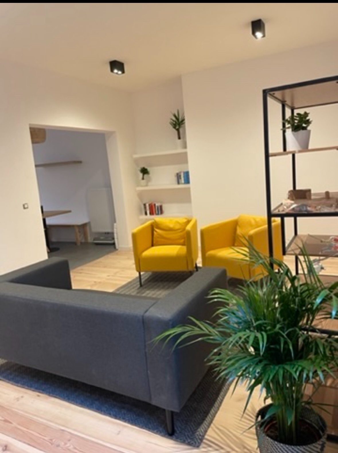 Modern furnished student studios with private bathroom & kitchenette